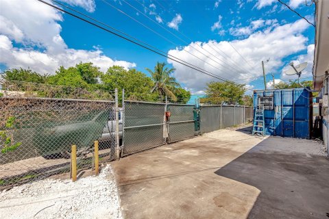 Propiedad comercial en venta en West Park, Florida № 2158396 - foto 25