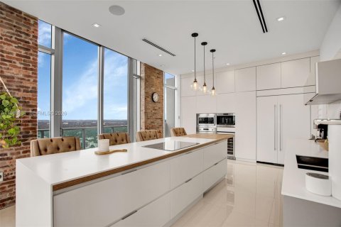 Condo in Miami, Florida, 3 bedrooms  № 2060933 - photo 25