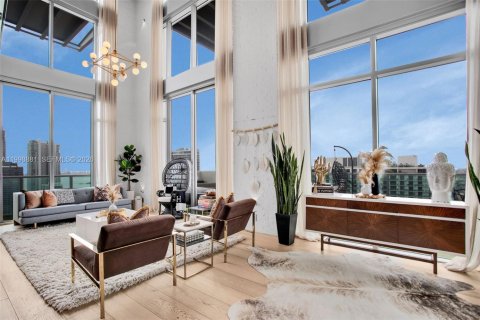 Condo in Miami, Florida, 3 bedrooms  № 2060933