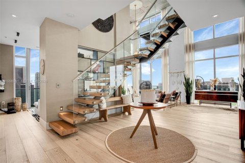 Condo in Miami, Florida, 3 bedrooms  № 2060933 - photo 3