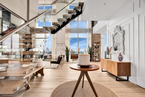 Condo in Miami, Florida, 3 bedrooms  № 2060933 - photo 2