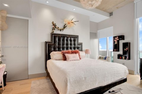 Condo in Miami, Florida, 3 bedrooms  № 2060933 - photo 13