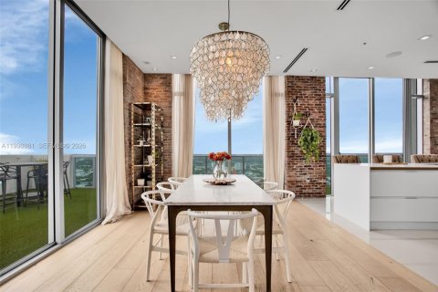 Condo in Miami, Florida, 3 bedrooms  № 2060933 - photo 23