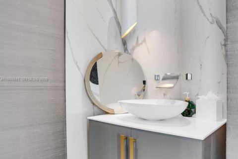 Condo in Miami, Florida, 3 bedrooms  № 2060933 - photo 11