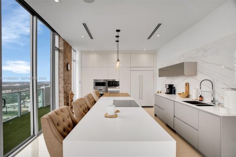 Condo in Miami, Florida, 3 bedrooms  № 2060933 - photo 26