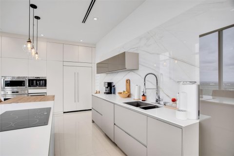 Condo in Miami, Florida, 3 bedrooms  № 2060933 - photo 28