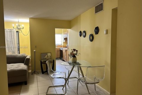 Copropriété à vendre à Lauderhill, Floride: 1 chambre, 70.14 m2 № 2153635 - photo 4