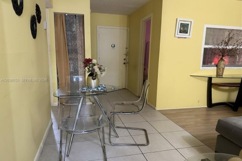 Copropriété à vendre à Lauderhill, Floride: 1 chambre, 70.14 m2 № 2153635 - photo 3