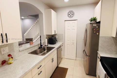 Touwnhouse à vendre à Homestead, Floride: 4 chambres, 143.44 m2 № 2059786 - photo 11