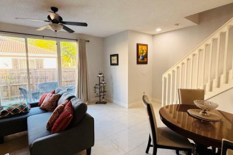 Touwnhouse à vendre à Homestead, Floride: 4 chambres, 143.44 m2 № 2059786 - photo 4