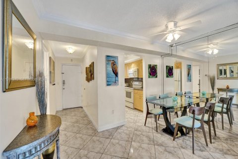 Copropriété à louer à Sunny Isles Beach, Floride: 2 chambres, 81.48 m2 № 2041499 - photo 6