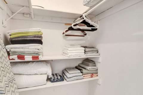 Copropriété à louer à Sunny Isles Beach, Floride: 2 chambres, 81.48 m2 № 2041499 - photo 23