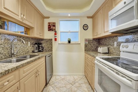 Copropriété à louer à Sunny Isles Beach, Floride: 2 chambres, 81.48 m2 № 2041499 - photo 10