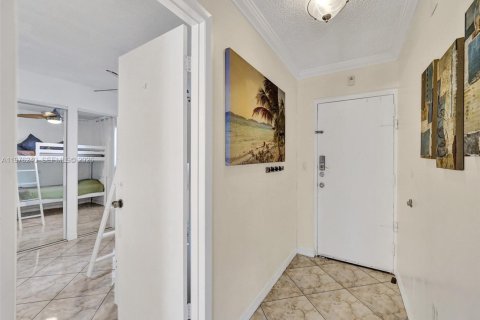 Copropriété à louer à Sunny Isles Beach, Floride: 2 chambres, 81.48 m2 № 2041499 - photo 16