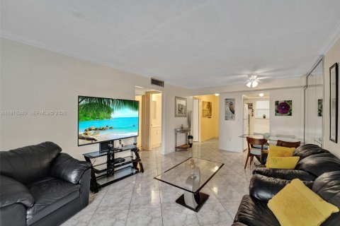 Copropriété à louer à Sunny Isles Beach, Floride: 2 chambres, 81.48 m2 № 2041499 - photo 3