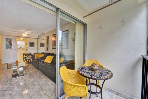 Copropriété à louer à Sunny Isles Beach, Floride: 2 chambres, 81.48 m2 № 2041499 - photo 27