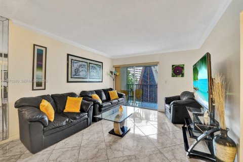 Copropriété à louer à Sunny Isles Beach, Floride: 2 chambres, 81.48 m2 № 2041499 - photo 2