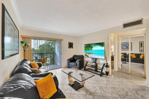 Copropriété à louer à Sunny Isles Beach, Floride: 2 chambres, 81.48 m2 № 2041499 - photo 7