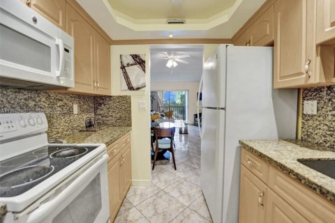 Copropriété à louer à Sunny Isles Beach, Floride: 2 chambres, 81.48 m2 № 2041499 - photo 13