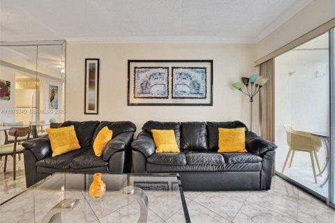 Copropriété à louer à Sunny Isles Beach, Floride: 2 chambres, 81.48 m2 № 2041499 - photo 8