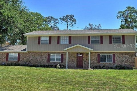 Commercial property in Longwood, Florida 6 bedrooms, 301.75 sq.m. № 2344867