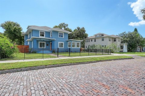 Casa en venta en Saint Petersburg, Florida, 4 dormitorios, 240.99 m2 № 1907826 - foto 1