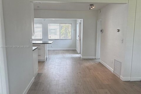 Снять в аренду виллу или дом в Мирамар, Флорида 3 спальни, 101.64м2, № 1997987 - фото 4