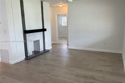 Снять в аренду виллу или дом в Мирамар, Флорида 3 спальни, 101.64м2, № 1997987 - фото 3