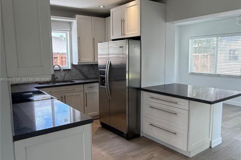 Снять в аренду виллу или дом в Мирамар, Флорида 3 спальни, 101.64м2, № 1997987 - фото 6