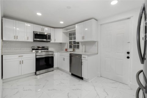 Casa en venta en Miramar, Florida, 3 dormitorios № 1845911 - foto 1