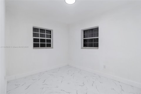 Casa en venta en Miramar, Florida, 3 dormitorios № 1845911 - foto 18