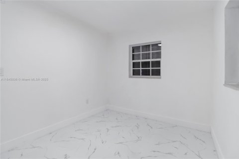 Casa en venta en Miramar, Florida, 3 dormitorios № 1845911 - foto 19