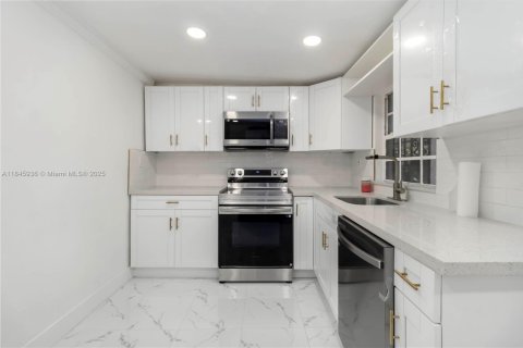 Casa en venta en Miramar, Florida, 3 dormitorios № 1845911 - foto 2