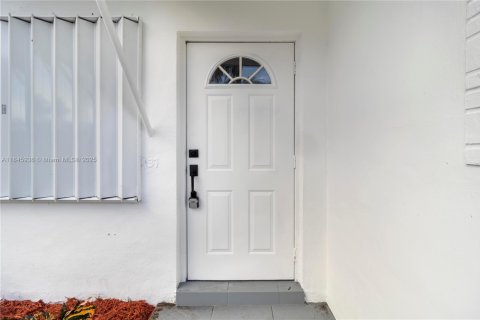 Casa en venta en Miramar, Florida, 3 dormitorios № 1845911 - foto 7