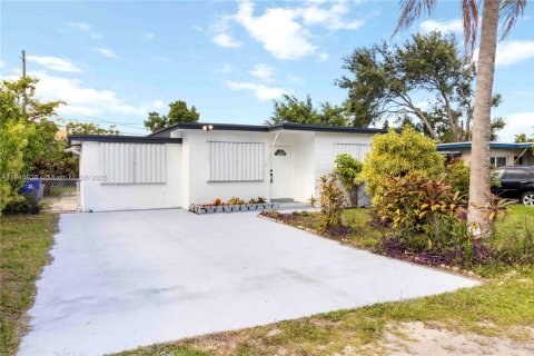 Casa en venta en Miramar, Florida, 3 dormitorios № 1845911 - foto 4