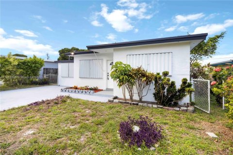 Casa en venta en Miramar, Florida, 3 dormitorios № 1845911 - foto 5