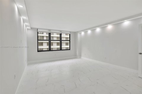 Condominio en alquiler en Bal Harbour, Florida, 2 dormitorios, 156.82 m2 № 1951278 - foto 25