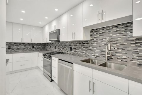 Condominio en alquiler en Bal Harbour, Florida, 2 dormitorios, 156.82 m2 № 1951278 - foto 13