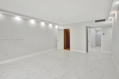 Condominio en alquiler en Bal Harbour, Florida, 2 dormitorios, 156.82 m2 № 1951278 - foto 26
