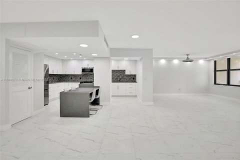 Condominio en alquiler en Bal Harbour, Florida, 2 dormitorios, 156.82 m2 № 1951278 - foto 8