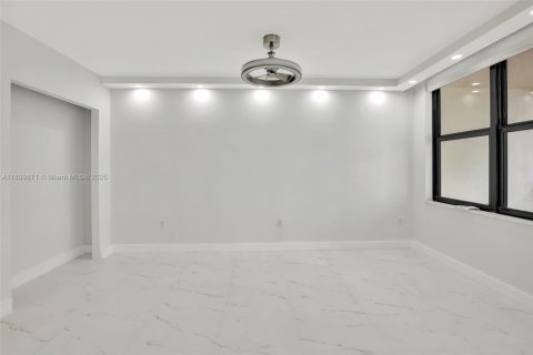 Condominio en alquiler en Bal Harbour, Florida, 2 dormitorios, 156.82 m2 № 1951278 - foto 18