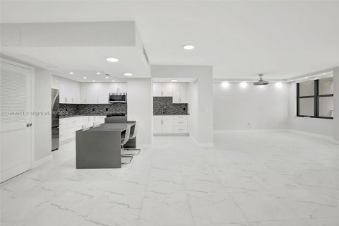 Condominio en alquiler en Bal Harbour, Florida, 2 dormitorios, 156.82 m2 № 1951278 - foto 23