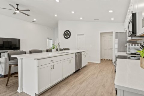 House in Lakeland, Florida 4 bedrooms, 190.08 sq.m. № 1917684 - photo 14
