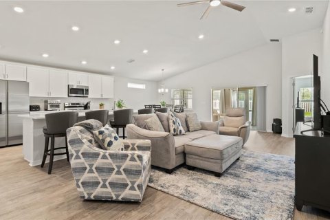 House in Lakeland, Florida 4 bedrooms, 190.08 sq.m. № 1917684 - photo 9