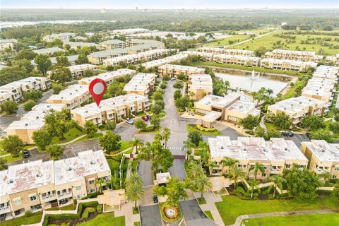 Adosado en venta en Kissimmee, Florida, 3 dormitorios, 202.62 m2 № 1873646 - foto 4