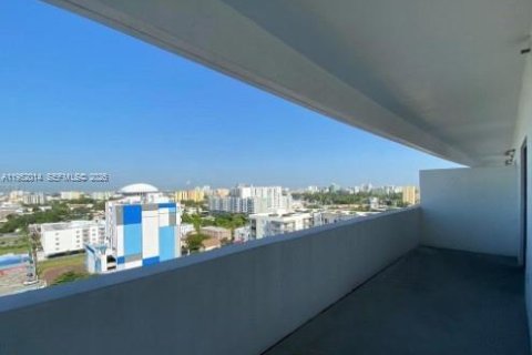 Condominio en venta en Miami, Florida, 1 dormitorio, 57.6 m2 № 2006121 - foto 2