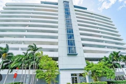 Condominio en Miami, Florida, 1 dormitorio  № 2006121