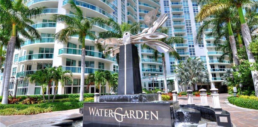 Кондоминиум с 2 спальнями в Форт-Лодердейл, Флорида № 1972632