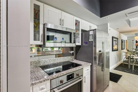 Купить кондоминиум в Форт-Лодердейл, Флорида 2 спальни, 109.44м2, № 1972632 - фото 13