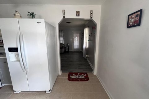 Villa ou maison à vendre à Frostproof, Floride: 2 chambres, 97.73 m2 № 1853018 - photo 3